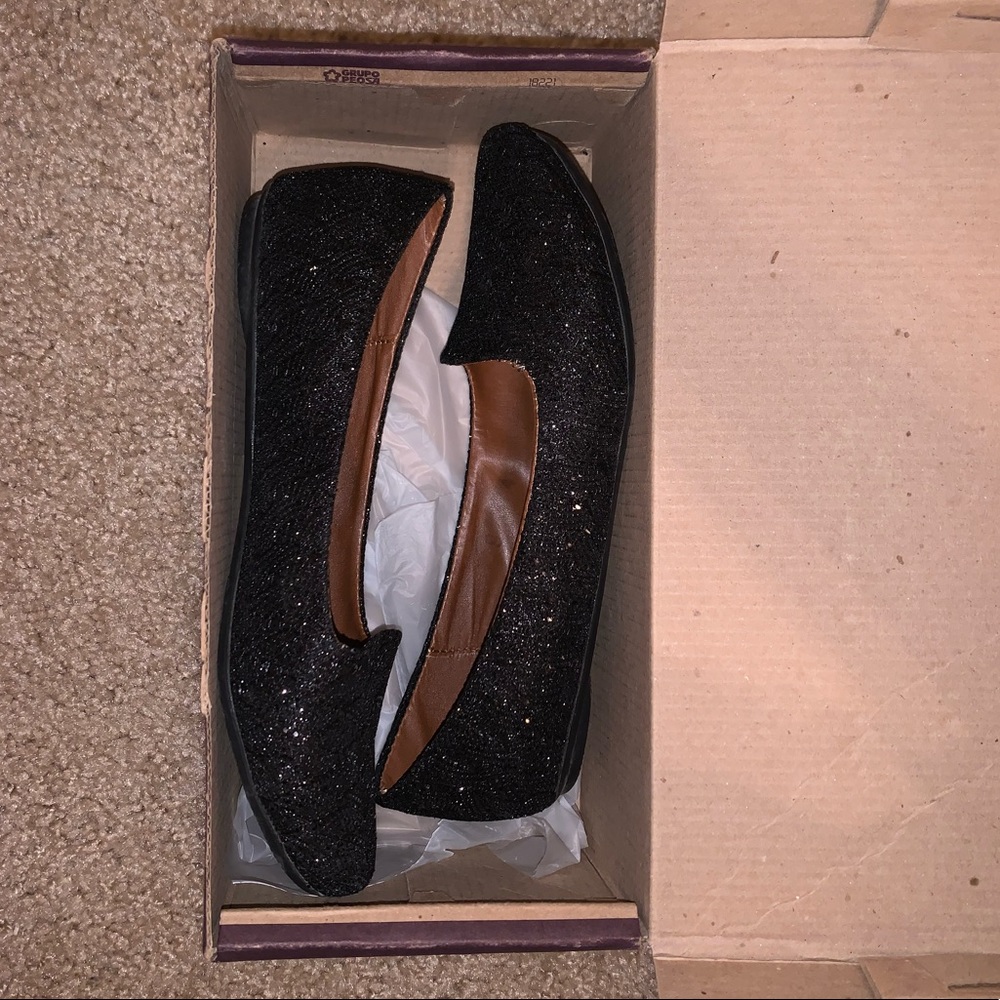 Size 6.5 Black glitter flats